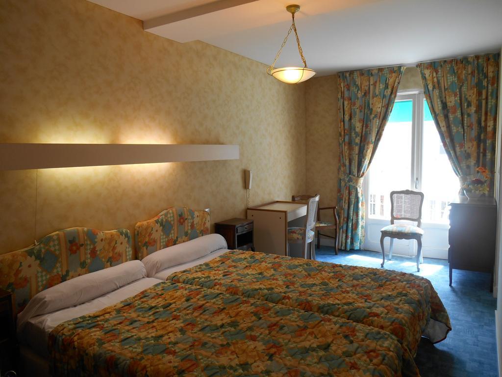 A L'Abri Des Vents Bed & Breakfast Сан-Жан-льо-Тома Стая снимка