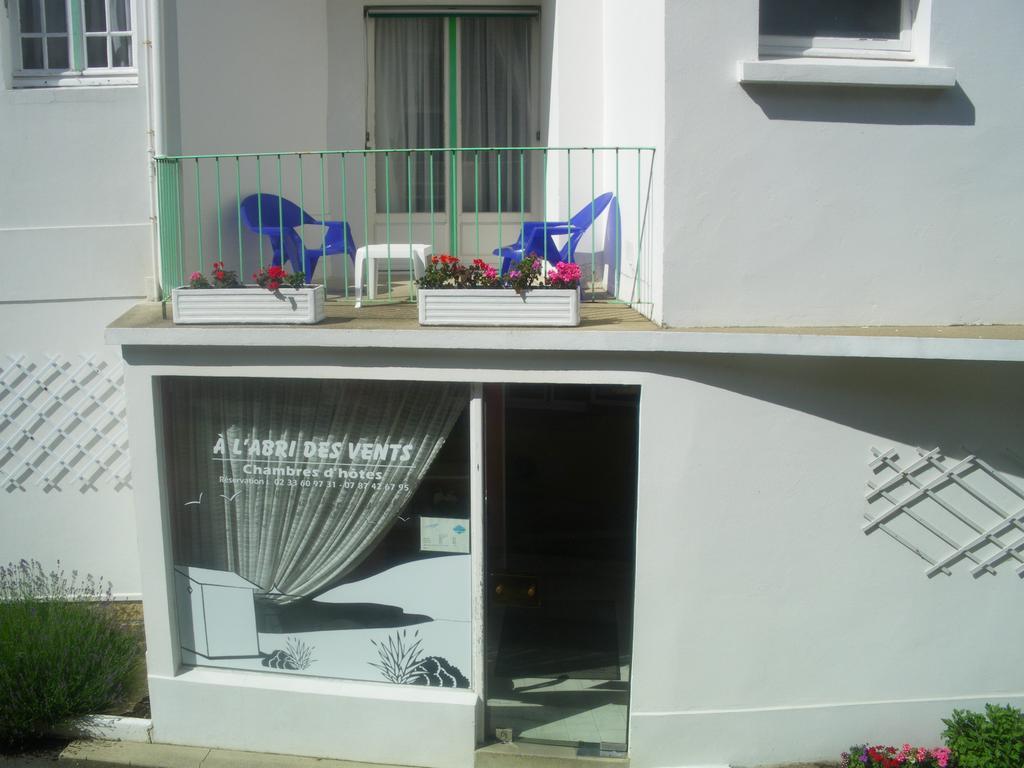 A L'Abri Des Vents Bed & Breakfast Сан-Жан-льо-Тома Стая снимка