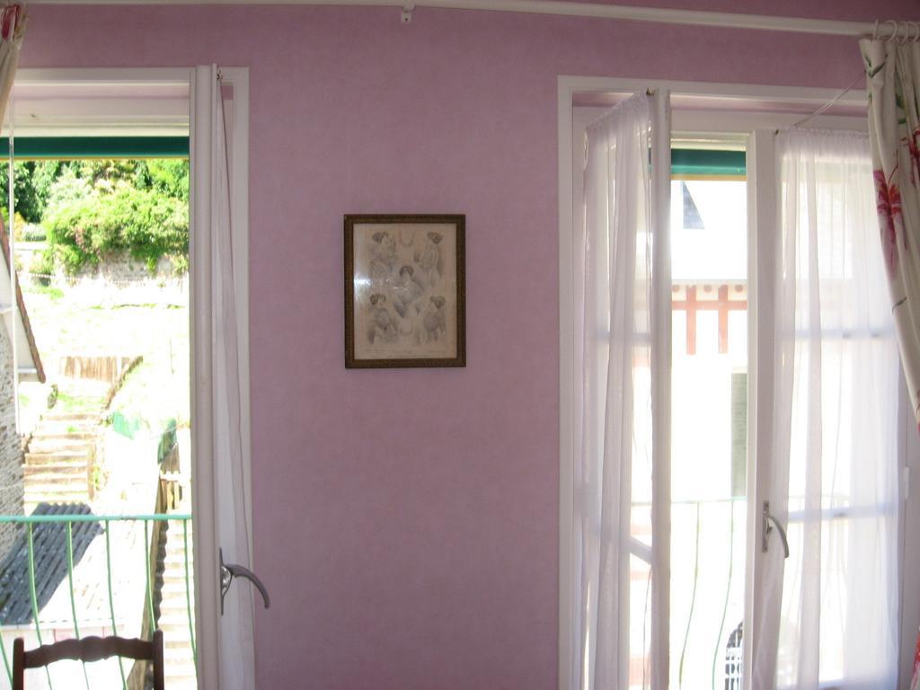 A L'Abri Des Vents Bed & Breakfast Сан-Жан-льо-Тома Стая снимка