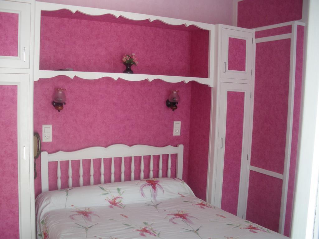 A L'Abri Des Vents Bed & Breakfast Сан-Жан-льо-Тома Стая снимка